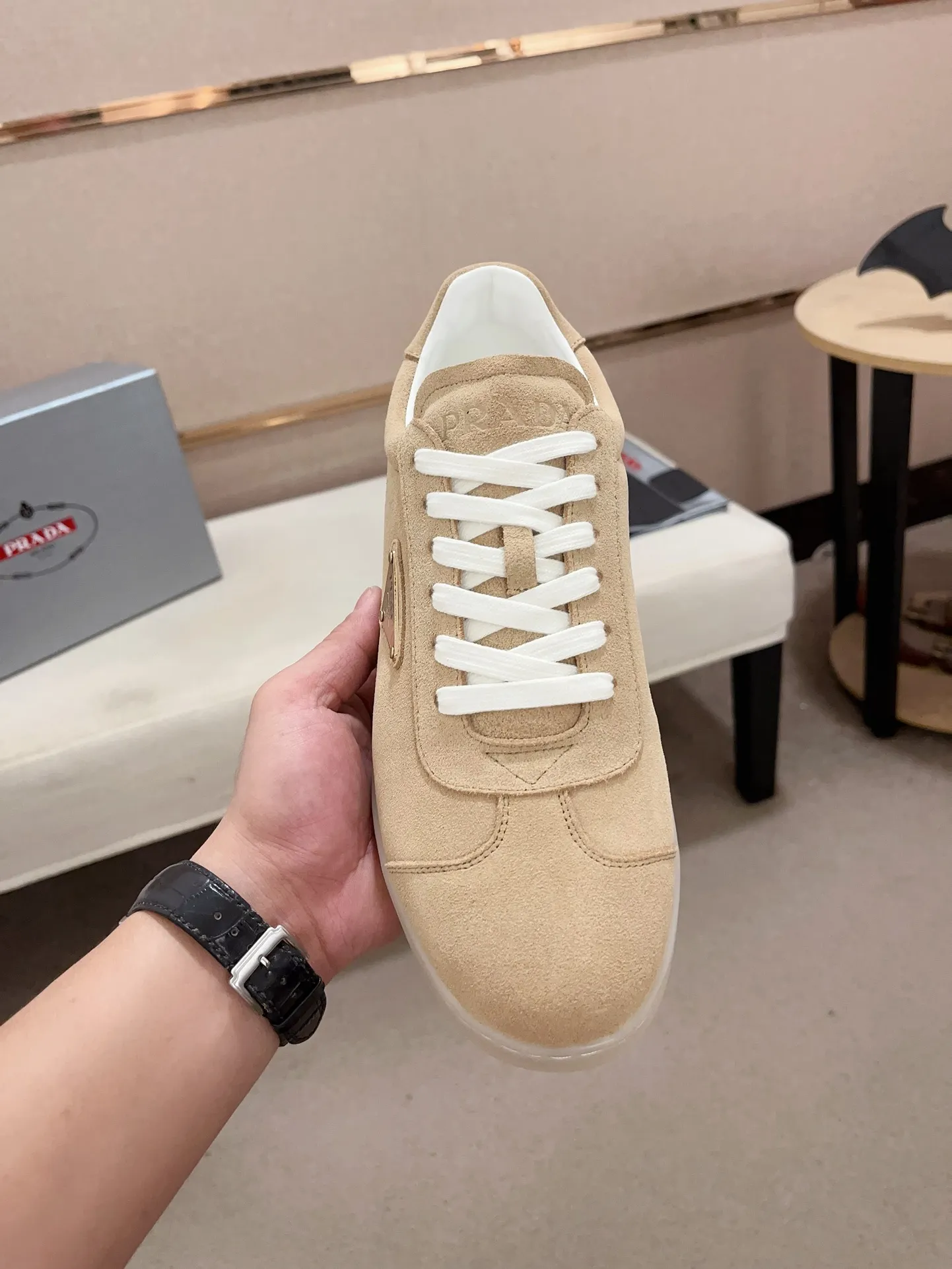 Men's Men's Shoes 💰 500💰 ✔️✔️✔️Higher version High-quality new PRADA (Prada) counters are launched simultaneously. The new men's shoes and 😘fabrics are made of high-tech glue-making technology. Lining: Full cowhide lining. 👍🏿 High-end ☄️ air-cushion molded anti-slip rubber outsole, exquisite lines, simple and elegant, comfortable and high-end for leisure travel. Code number: 38 to 44 (45 can be customized and cannot be returned or exchanged)